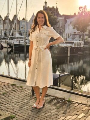 Liv - witte jurk met knopen