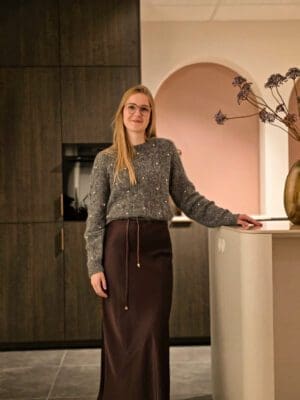 Novah - grijze trui met parels